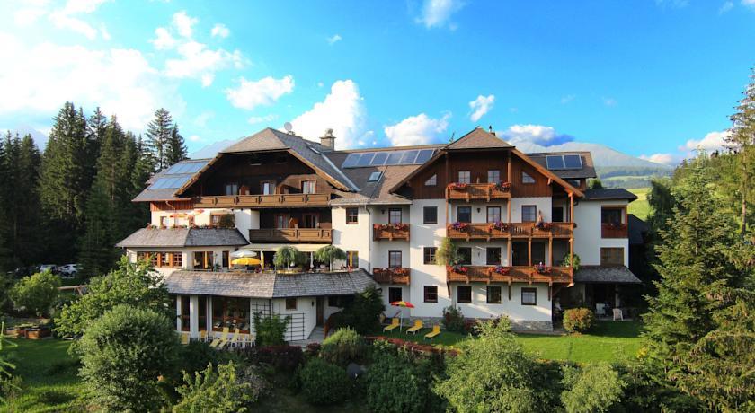 Отель Hotel Häuserl im Wald