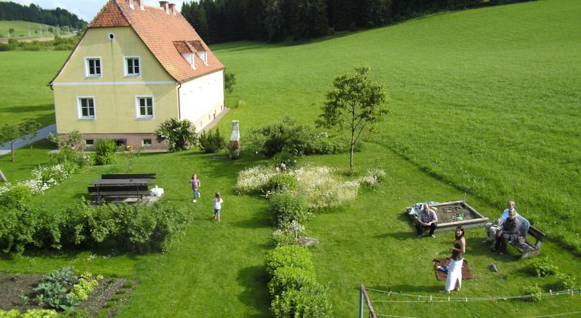 Отель Ferienhaus Wohleser