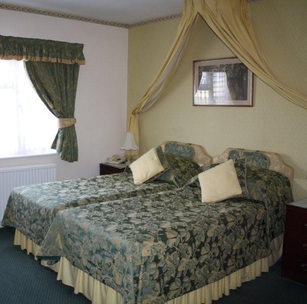 Отель Lantern Lodge Hotel