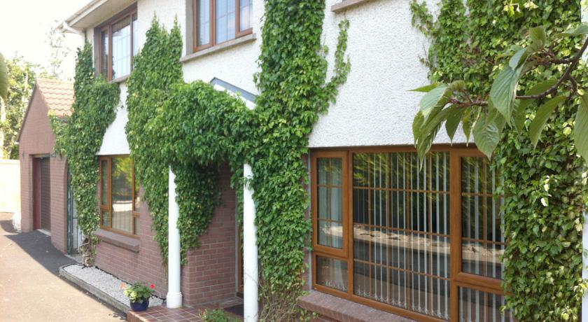 Отель Brookhill House Self Catering Accommodation