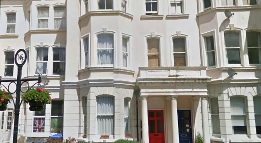 Апартаменты West Beach Apartment