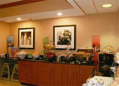 Отель Hampton Inn State College