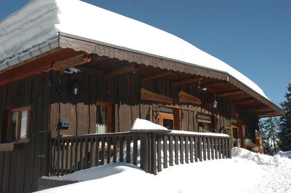 Отель Hôtel Chalet Le Caribou