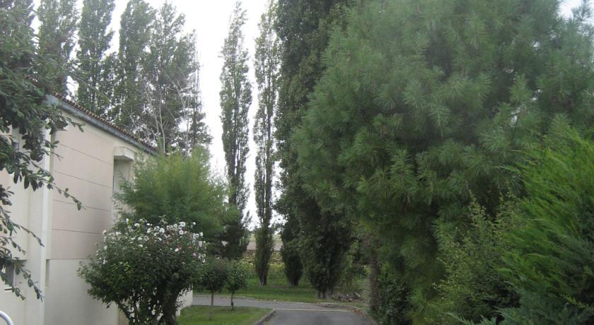 Отель Hôtel Bon Repos