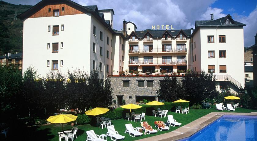 Отель Hotel Restaurant Pessets & SPA