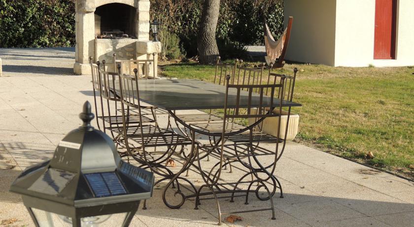 Апартаменты Gîtes et Roulotte du Soleil