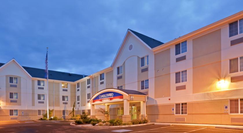 Отель Candlewood Suites Oak Harbor