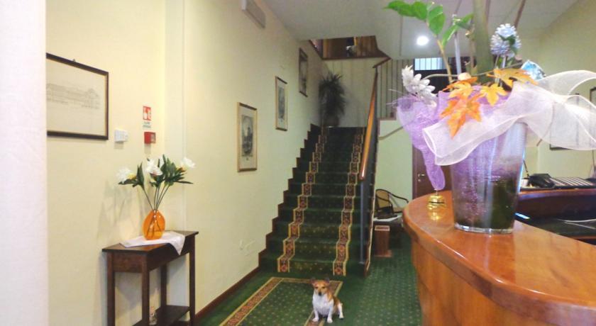 Отель Hotel Select