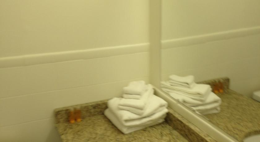 Отель Knights Inn Kitchener