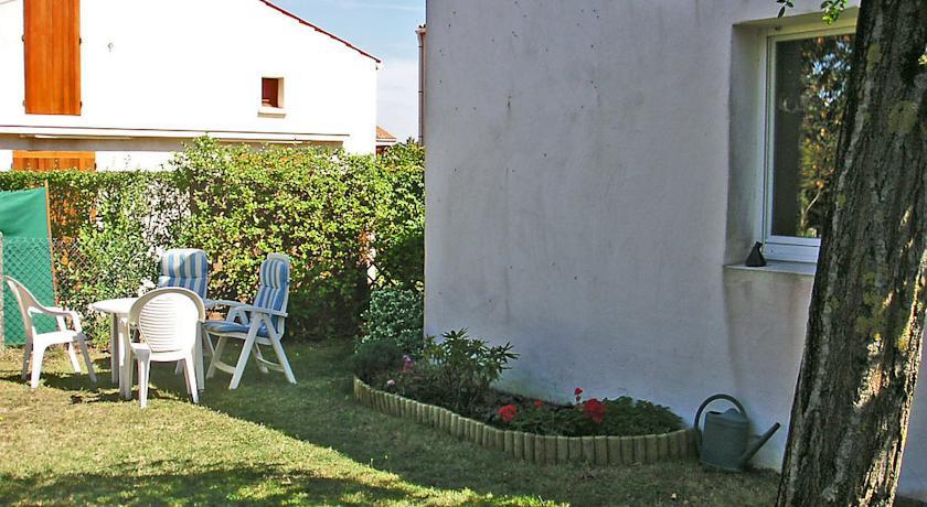 Отель Holiday House Hameau des 2 Plages