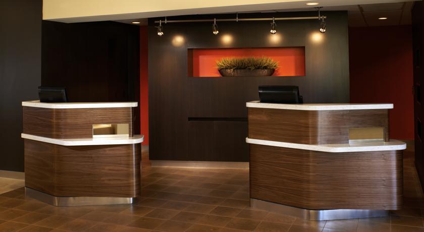 Отель Courtyard Chicago Highland Park/Northbrook