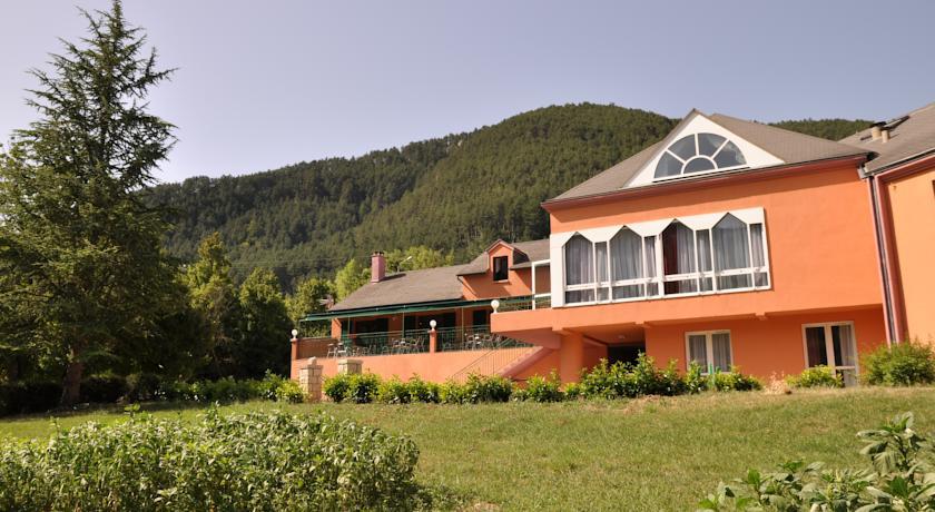 Отель Hôtel Restaurant Les 2 Vallées