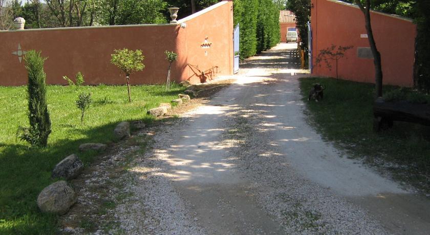Апартаменты Maison d'Hôtes La Douloire