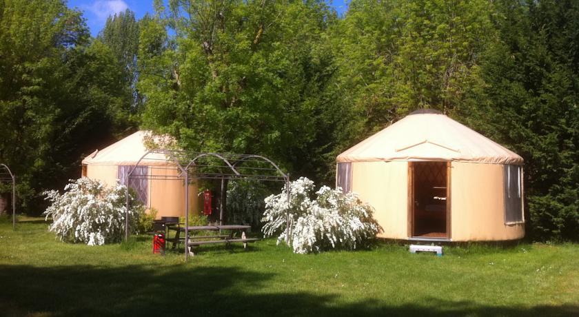 Отель Camping de Lauzerte