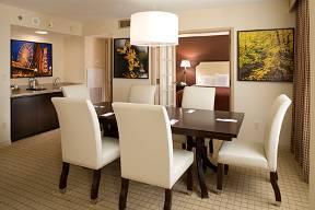 Отель Sheraton Suites Chicago Elk Grove