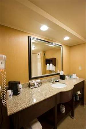 Отель Hampton Inn Waldorf