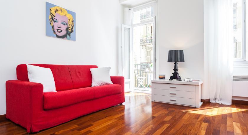 Large Modern Studio Nice Port