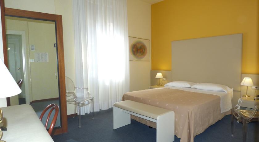 Отель Hotel Centrale Byron
