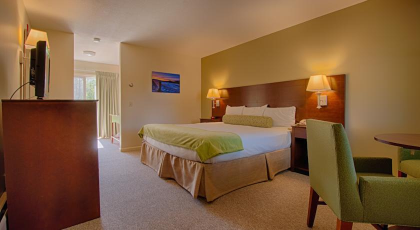 Отель Sun & Ski Inn and Suites