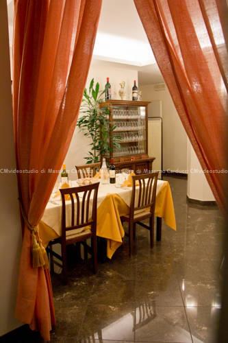 Отель Agriturismo Valle Del Subasio