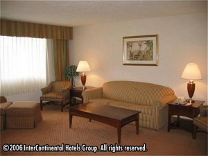 Отель Holiday Inn Charlottesville-Monticello 