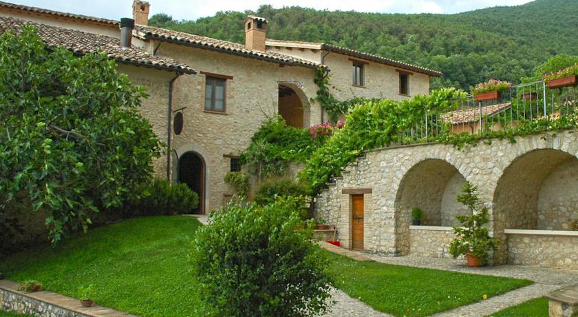Отель Agriturismo Il Casale degli Amici