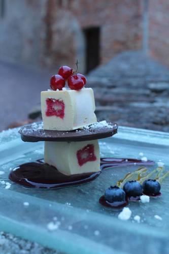 Отель Foresteria Conti Roero