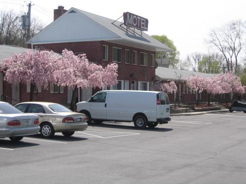 Отель Ardsley Acres Hotel Court