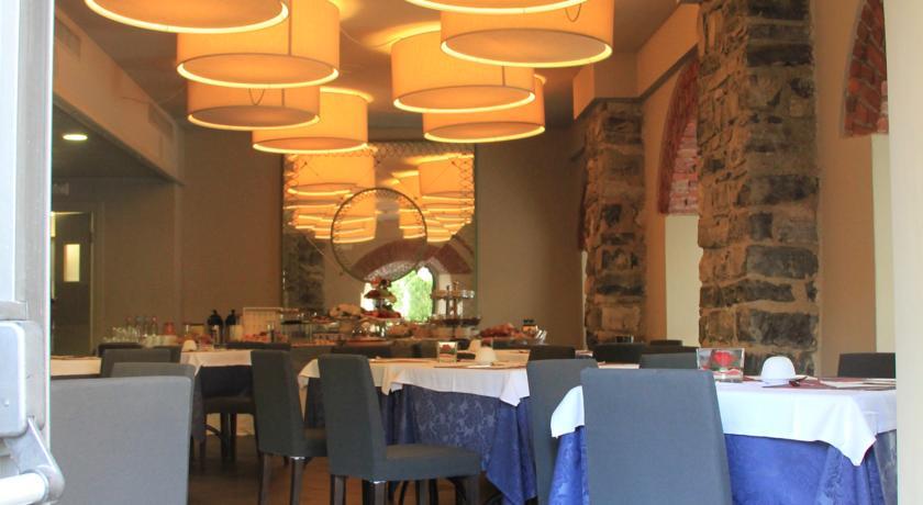 Отель Hotel Larius