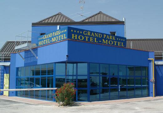 Отель Grand Park Hotel Motel