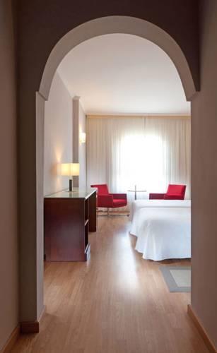 Отель Tryp Melilla Puerto Hotel