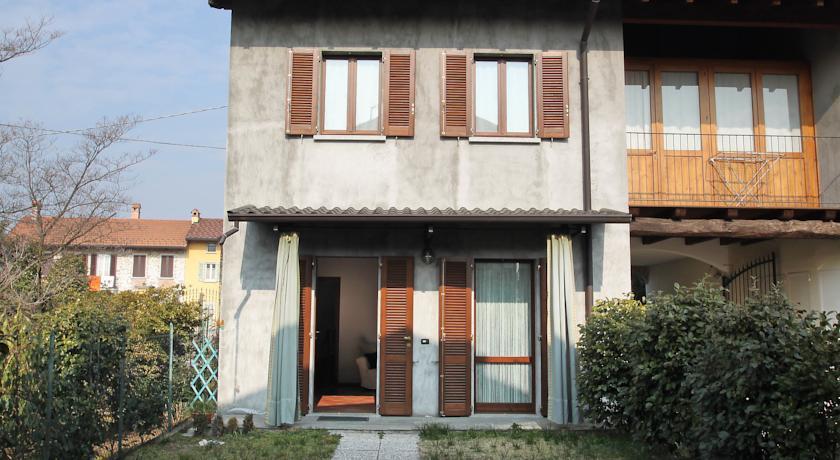 Апартаменты Holiday home Travedona Monate I