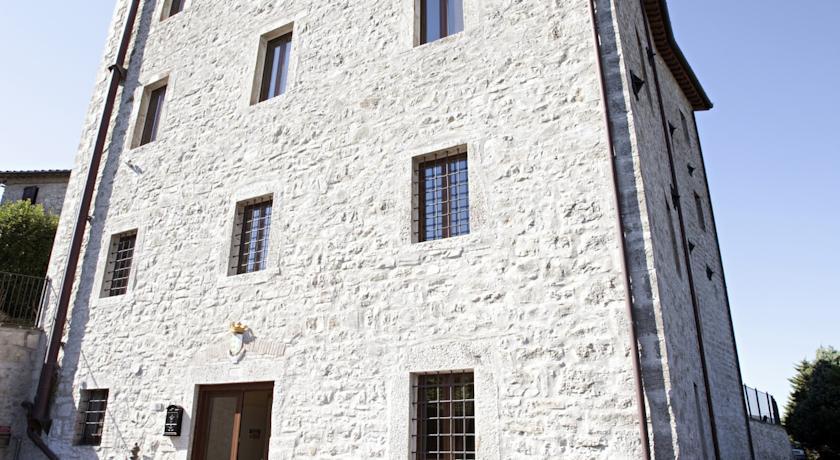 Отель Castello Izzalini Todi Resort