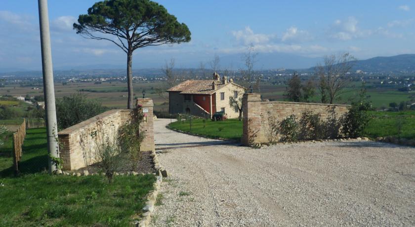 Отель Agriturismo Il Pino