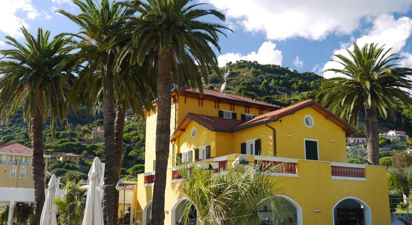 Отель Villa Eva Beach
