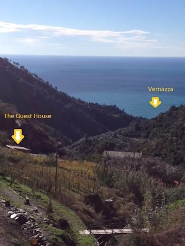 Отель Vernazza Guest House with Scooter
