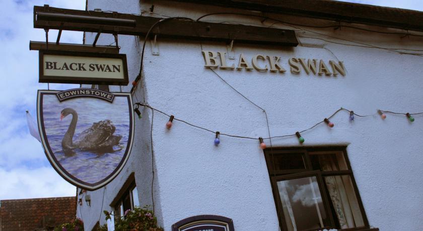 Отель The Black Swan