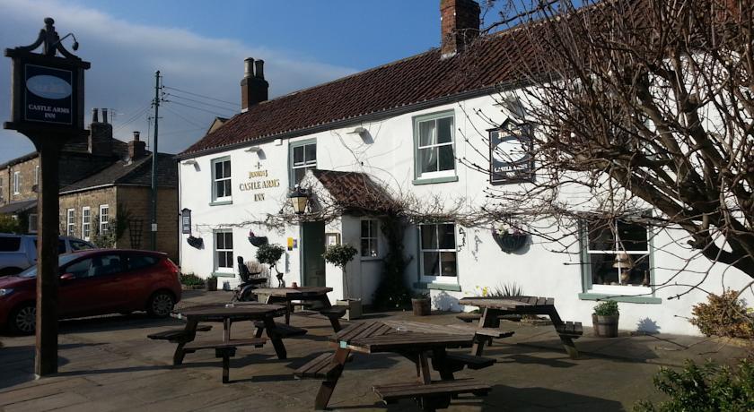 Отель The Castle Arms Inn