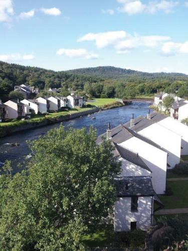 Отель Lakeland Village