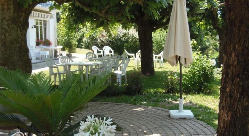 Отель Hotel Les Mésanges