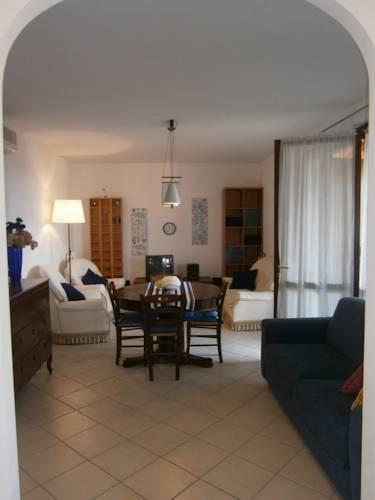 Апартаменты Evelyn's Apartments