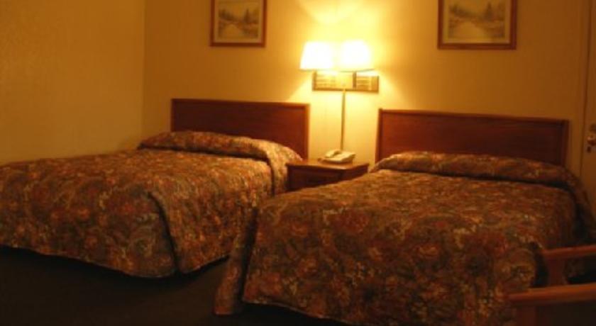 Отель Red Carpet Inn Emporia