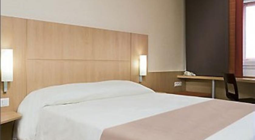 Отель Ibis Le Puy en Velay Centre-St-Laurent