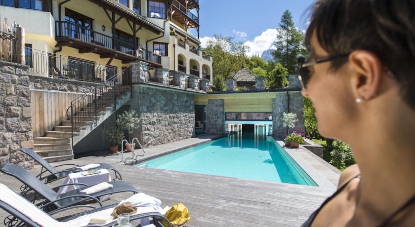 Отель Hotel Paradies