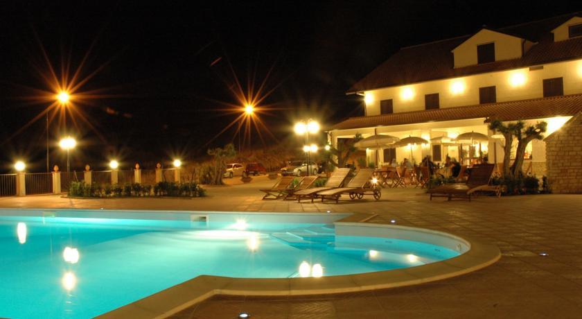 Отель Pigna D'Oro Country Hotel
