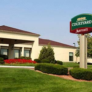 Отель Courtyard Bettendorf Quad Cities