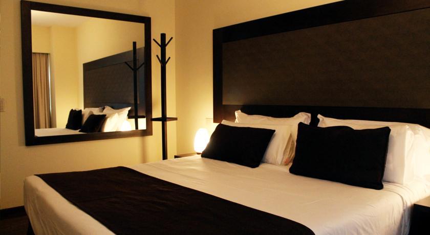 Plaza San Martin Suites