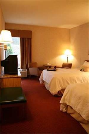 Отель Hampton Inn Cherokee