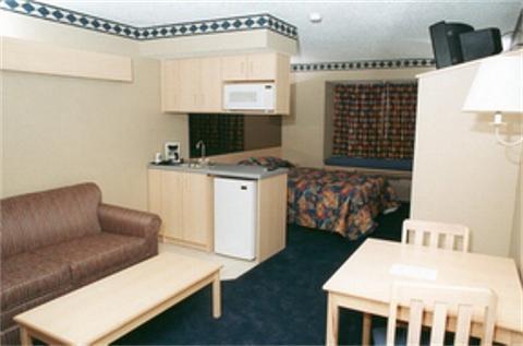 Отель Days Inn And Suites Hutchinson