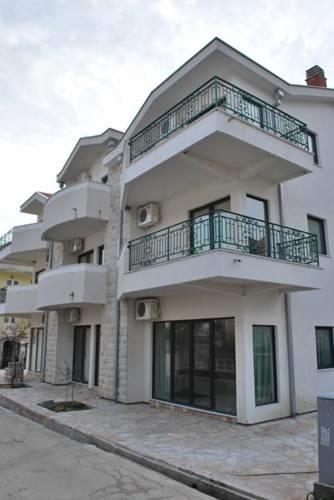Апартаменты Đenovići Apartments